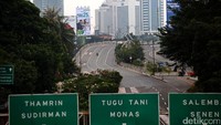 Lancar dan lengangnya lalu lintas ini terlihat di sejumlah ruas jalan di Jakarta.