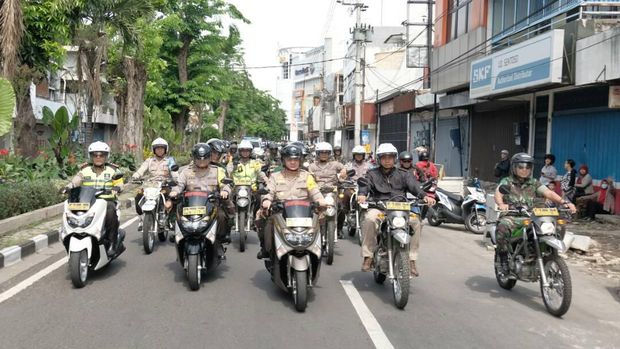 Amankan Lebaran di Surabaya, Polri dan TNI Patroli Bersama 