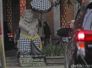 Hari Kedua di Bali, Obama dan Keluarga Asyik Berlibur di Ubud