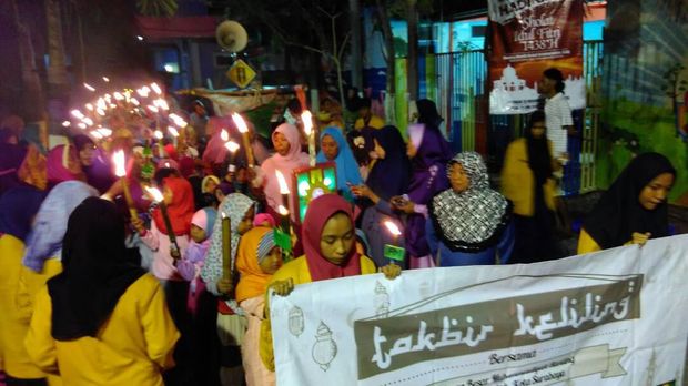 Gema Takbir Hingga Pawai Obor di Surabaya Menyambut Idul Fitri