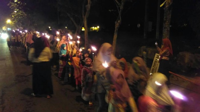 Gema Takbir Hingga Pawai Obor Menyambut Idul Fitri di Surabaya