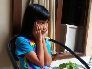 Hiks! Anak Sedih Luar Biasa Saat si Mbak ART Mudik