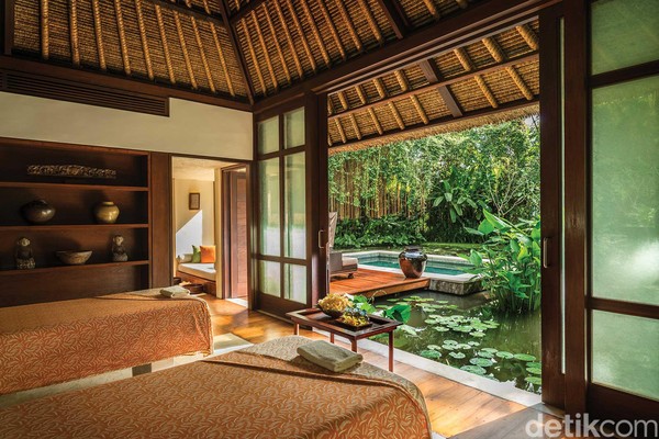 Untuk suites, terbagi lagi menjadi family suite, one bedroom suite, dan one bedroom duplex suite. Sedangkan untuk vila yang lebih privat dan tematik, terbagi jadi River-Front One-Bedroom Vila dan Sayan Vila (dok Four Seasons Resort) Untuk suites, terbagi lagi menjadi family suite, one bedroom suite, dan one bedroom duplex suite. Sedangkan untuk vila yang lebih privat dan tematik, terbagi jadi River-Front One-Bedroom Vila dan Sayan Vila (dok Four Seasons Resort)