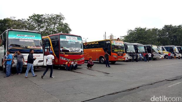 Suasana di Terminal Kampung Rambutan, Jakarta Timur.
