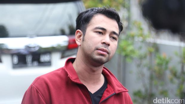 Hamdan ATT Alami Serangan Jantung, Raffi Ahmad Nyekar ke Makam Olga