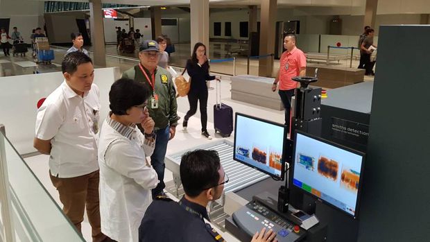 Sidak ke Bandara, Sri Mulyani Bawa Nasi Goreng untuk Petugas Bea Cukai