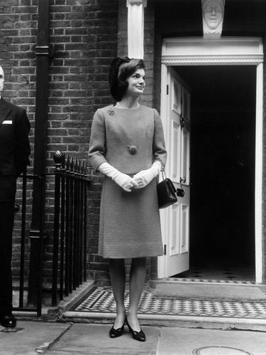 Kim Kardashian Beli Jam Tangan Rp 5,2 M Peninggalan Jackie Kennedy