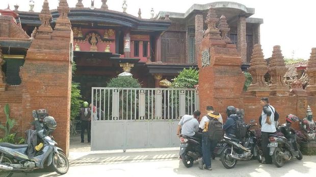Tetangga Kades Nono yang Tidur di Atas Uang 1 M Bungkam, Takut?