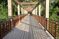 Jembatan sekaligus akses masuk ke dalam resort (Randy/detikcom)