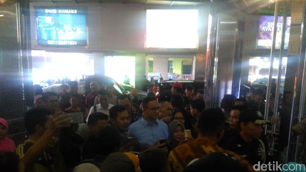 Anies Baswedan di Pasar Tanah Abang.