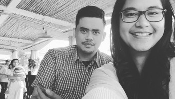 Anak kedua Jokowi itu terlihat begitu bahagia dengan tawa lepas dalam filter black and white. Foto: Instagram Kahiyang Ayu