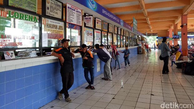 Suasana di Terminal Kampung Rambutan, Jakarta Timur.