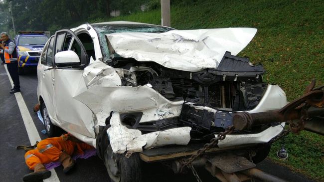 2 Mobil Tabrakan di Tol Cipularang, 13 Orang Terluka