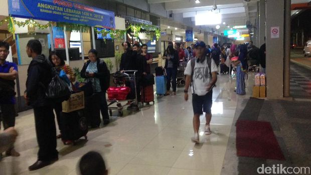 Sejak Dini Hari Pemudik Sudah Antre di Bandara Halim Perdanakusuma