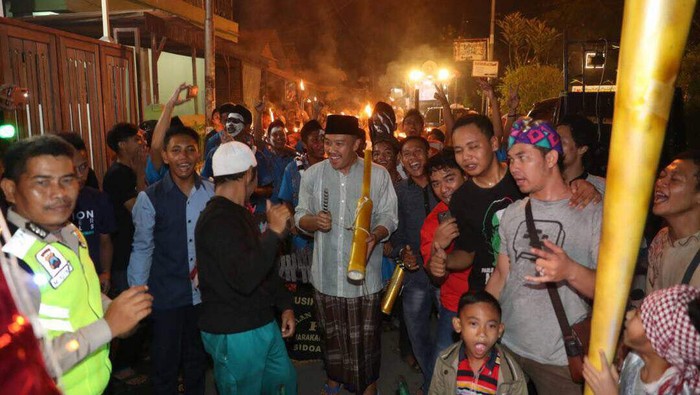 Imam Nahrawi Mudik, Bikin Ketupat Sampai Open House