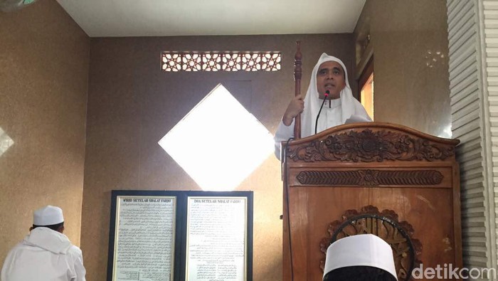 Bupati anas sampaikan khutbah