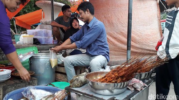 Pulkam ke Brebes, Sate Blengong Menunggu di Kampung Halaman