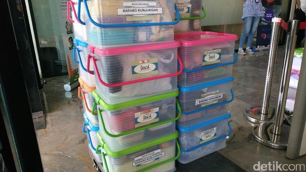 Pembesuk Choel Hingga Andi Narogong Datangi Rutan KPK