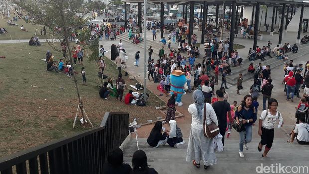 Libur Lebaran, Wisata Kalijodo Diserbu Warga
