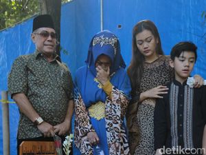 Sambil Menangis, Ibunda Akui Masih Berat dengan Kepergian Jupe