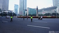 Aparat kepolisian disiagakan di kawasan bundaran HI. 