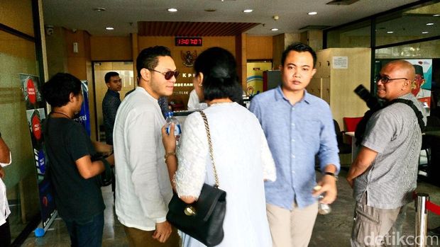 Lebaran Tahanan, Istri Gubernur Bengkulu nonaktif Dijenguk Anak