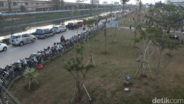 Libur Lebaran, Wisata Kalijodo Diserbu Warga