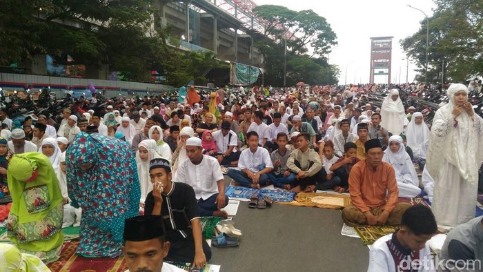 Jembatan Ampera Turut Jadi Tempat Salat Id di Palembang