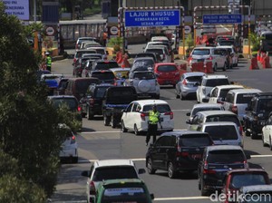 Liburan Hari Pertama, Exit Tol Cileunyi Dipadati Pemudik Lokal