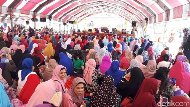 Nama Jokowi Disebut, Tepuk Tangan TKI di Taiwan Membahana