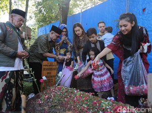 Mendiang Julia Perez Ultah, Keluarga Siapkan Semur Jengkol
