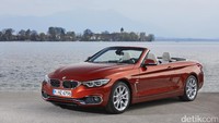 BMW Seri 4 terbaru tersedia di seluruh diler resmi BMW mulai bulan Juli 2017. BMW 440i Coupé M Sport terbaru dan BMW 430i Convertible terbaru ditawarkan dengan harga Rp 1.289.000.000,- (off-the-road).