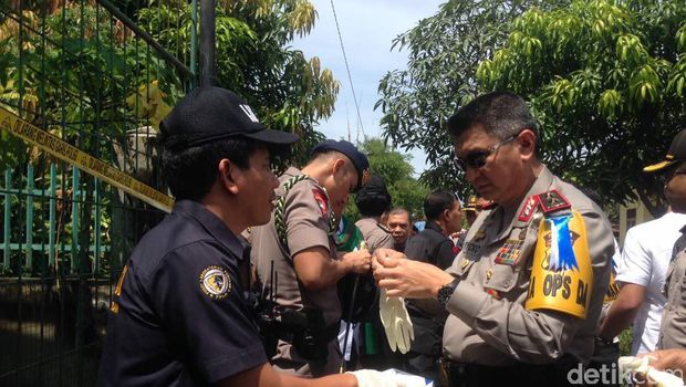 Kapolda Sumut Irjen Rycko Amelza Dahniel tinjau rumah terduga teroris
