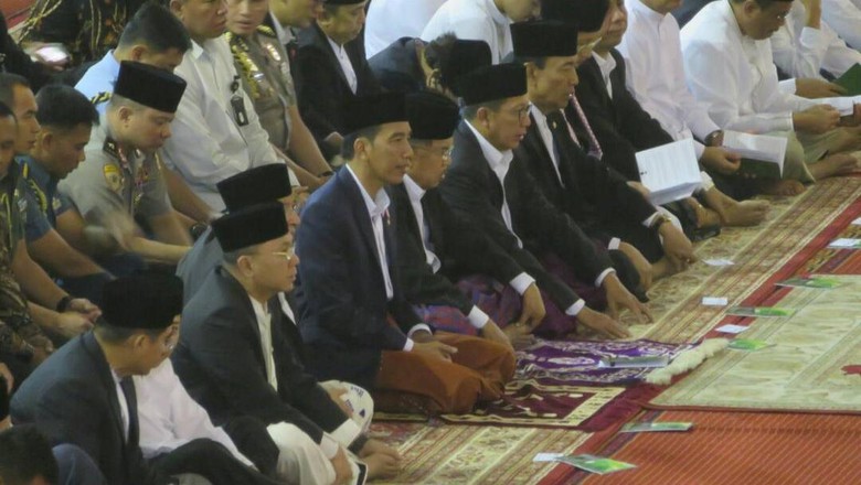 Jokowi Tunaikan Salat Idul Fitri 1438 H di Istiqlal