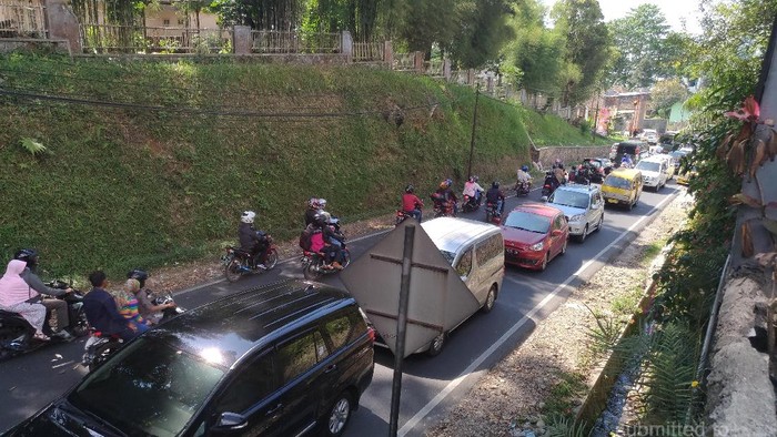 Hari Pertama Lebaran, Lalin di Puncak Macet