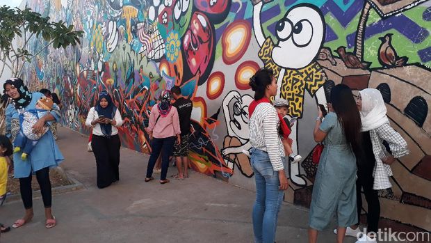 Libur Lebaran, Wisata Kalijodo Diserbu Warga