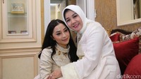 Keakraban Nikita Willy dengan sang bunda. (Foto: Nikita Willy (Hanif/detikHOT)