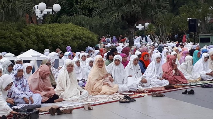 Risma Salat Id di Taman Surya, Khatib Ingatkan Solidaritas Sosial