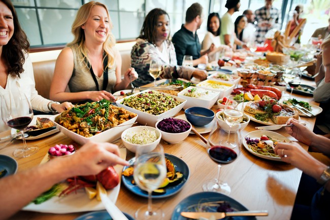 Sering Makan di Restoran Tapi Ingin Tetap Sehat? Ini Triknya (2)