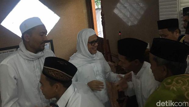 Jadi Khatib Salat Id, Bupati Anas: Lebaran Momen Muliakan Orang Tua