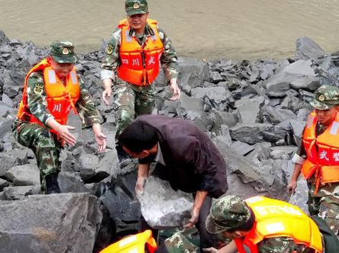Longsor Timbun Desa di Sichuan China, 15 Orang Tewas