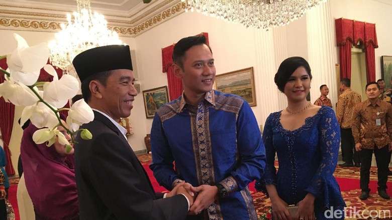 Demokrat Bicara soal Kans Koalisi dengan PDIP Duetkan Jokowi-AHY Demokrat Bicara soal Kans Koalisi dengan PDIP Duetkan Jokowi-AHY
