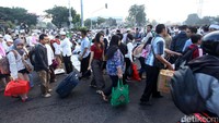 Di Hari Raya Idul Fitri ini masih banyak warga yang akan mudik ke kampung halaman.