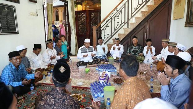 Imam Nahrawi Mudik, Bikin Ketupat Sampai <I>Open House</I>