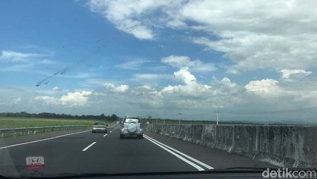 Tol Cikampek ke Brexit Lancar, Setelahnya Macet Arah Semarang