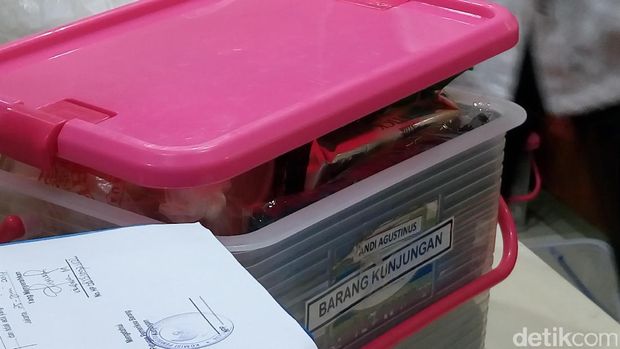 Pembesuk Choel Hingga Andi Narogong Datangi Rutan KPK