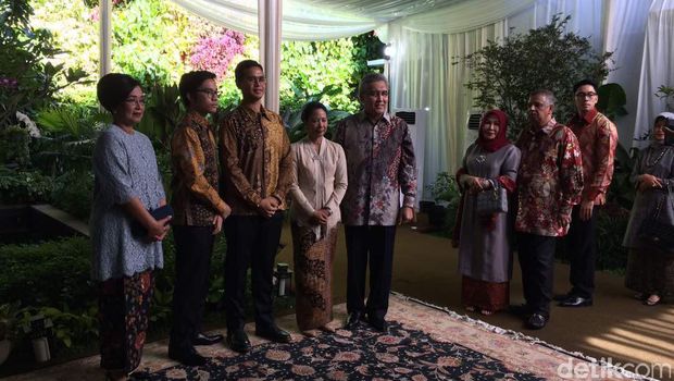 Menteri BUMN Rini Soemarno Open House