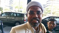 Sebagai kader Partai Bulan Bintang (PBB), Ali Mochtar Ngabalin pernah menjadi anggota Komisi I DPR RI periode 2004-2009. Pada tahun 2010, Ali Mochtar keluar dari Partai Bulan Bintang dan berpindah ke Partai Golkar. (Foto: Nur Indah Fatmawati/detikcom)