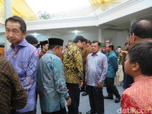 Anies-Sandi dan Sejumlah Menteri Datangi Open House JK