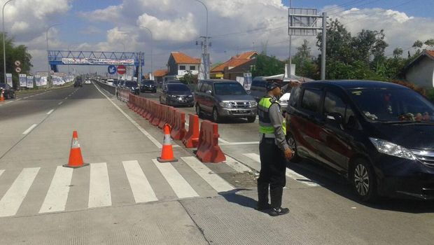 Tol Cikampek ke Brexit Lancar, Setelahnya Macet Arah Semarang
